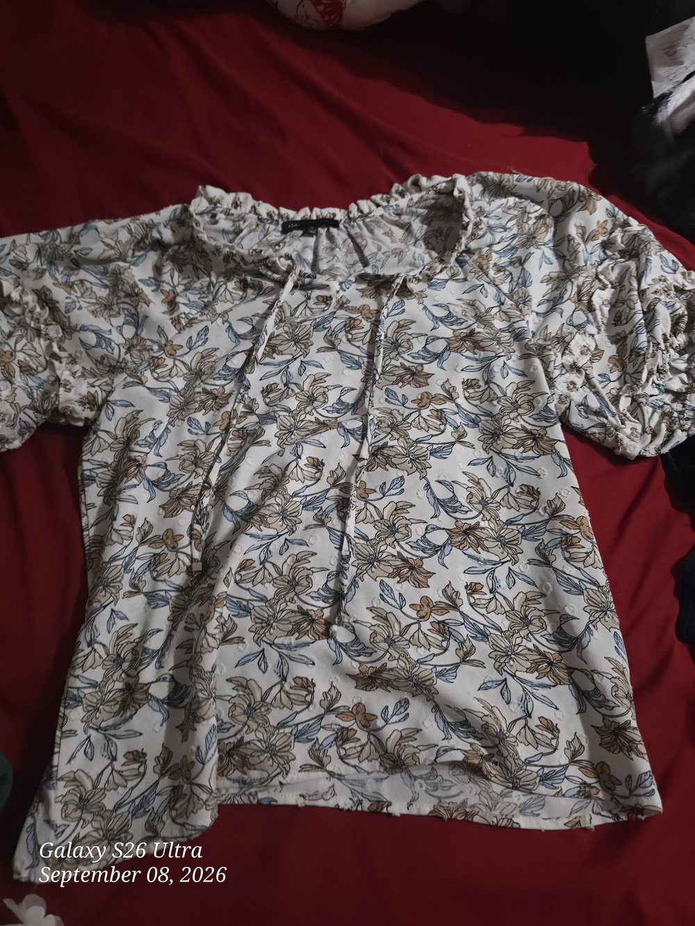 Macy's Floral Print Short Sleeve Women's Top in Cream and Blue
